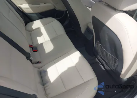 2018 Hyundai Elantra Value Edition z USA, uszkodzony, nr VIN 5NPD84LF0JH277852